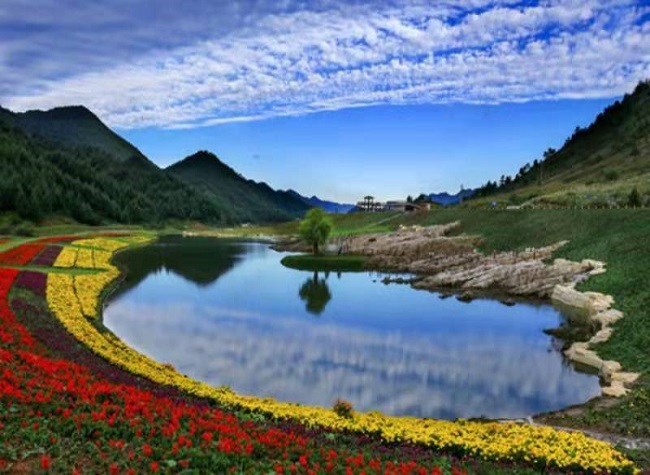 Creating a Poetic Yangtze River Three Gorges Travel Area in China