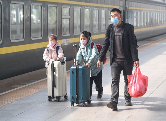 Largest Human Migration Under COVID Glimpsed in Chongqing Train Station