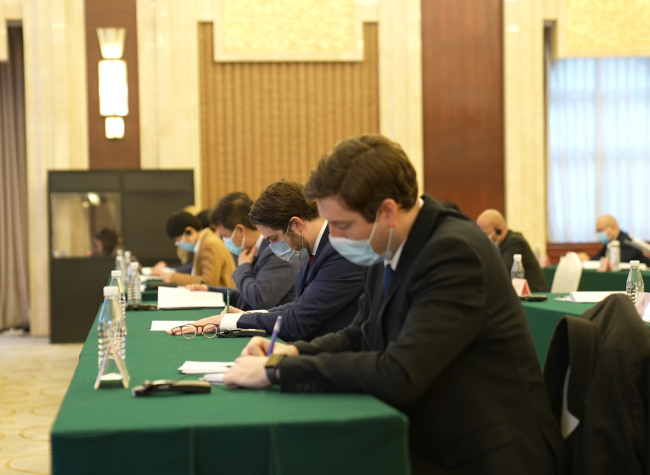 Chongqing's Two Sessions Attract Consul Generals for Future Cooperation