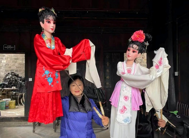 Dedicated Inheritors Keep 'Zhangtou' Wooden Puppetry Alive