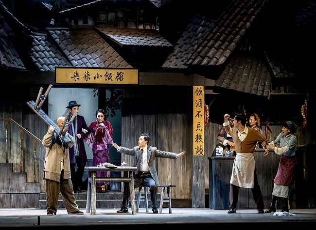 Bring the Fog of Chongqing to the Stage with a Classic Play