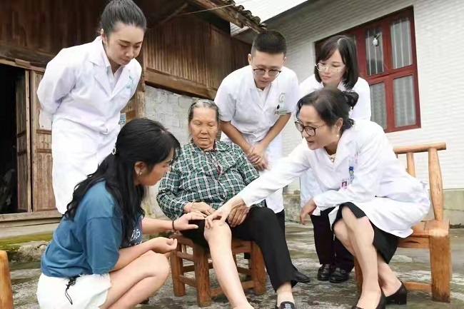 Help Community-based Home Care with Traditional Chinese Medicine 丨NPC Deputy