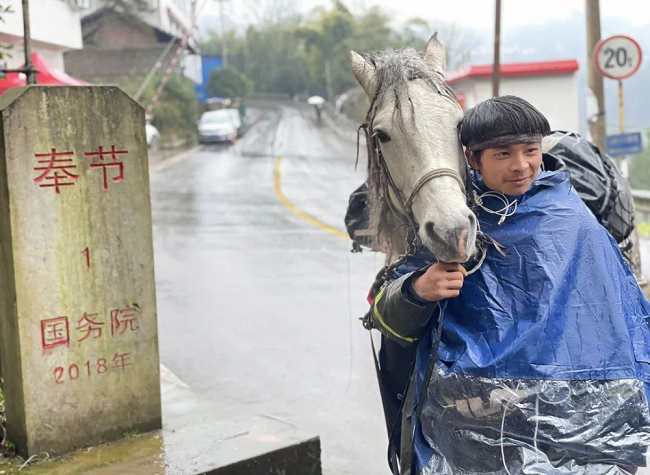 Yue Xiaoyun: 4,400 Kilometer Journey on Horseback