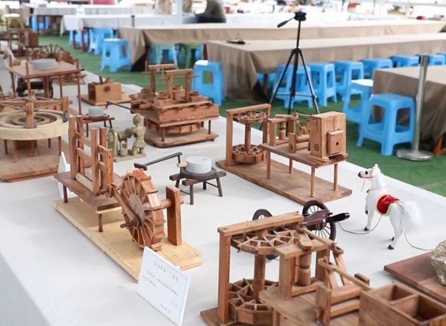 A 75-Year-Old in Chongqing Reproduces Ancient China's Tools