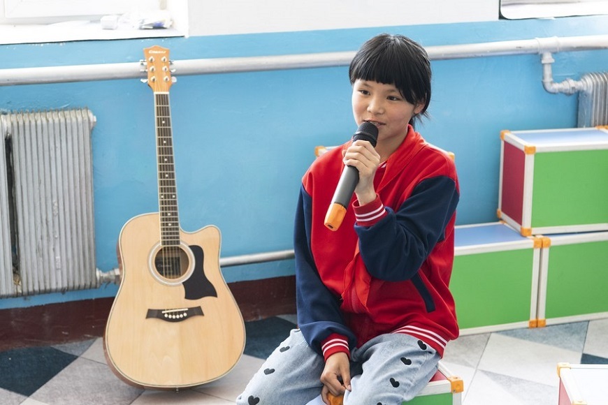 A child sings during band rehearsal at the Renmin Town Central Primary School in Renmin Town of Anda City, Northeast China's Heilongjiang province, May 27, 2021.