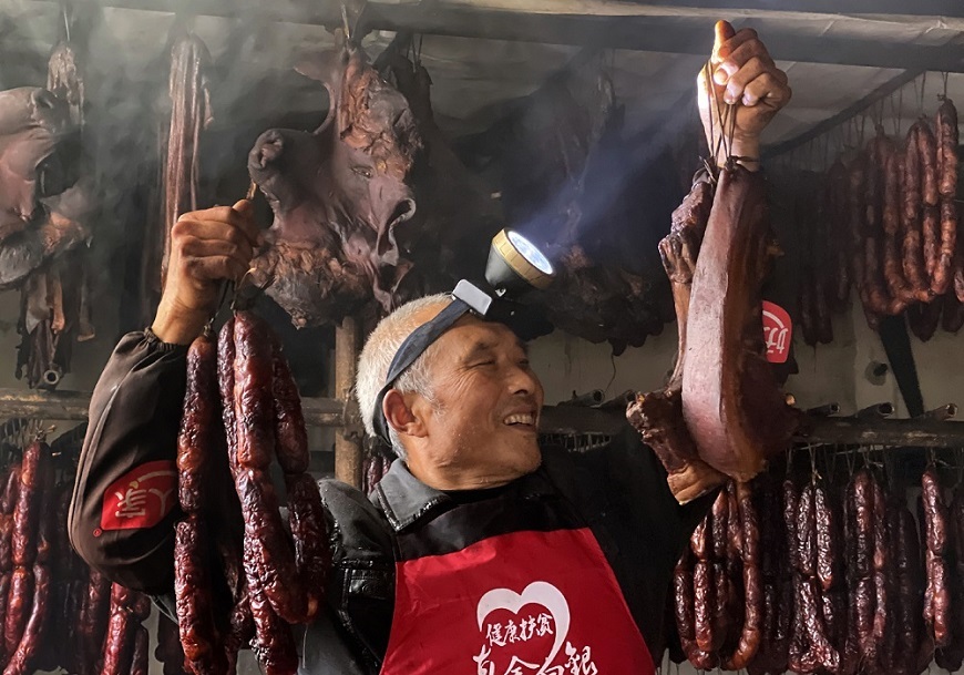 Cao Changmo, an old farmer craftsman in  Yubei District, Chongqing.