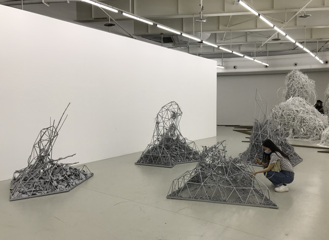 Dormant Landscape Exhibition Reveals Connection between Nature and City