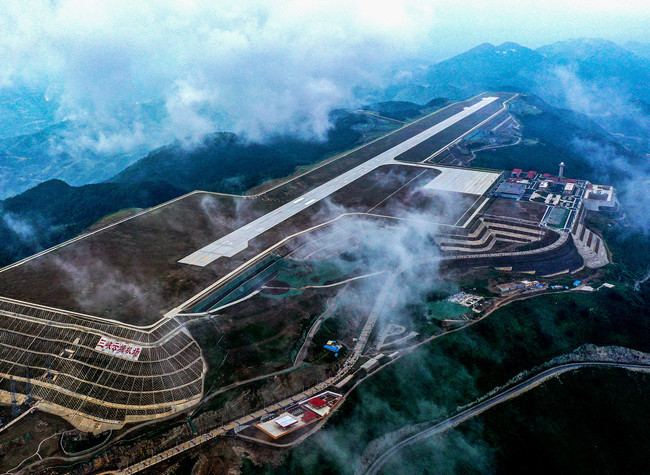 Wushan Airport Offers Unique Sky High Gateway to Chongqing Northeast | James' Vlog