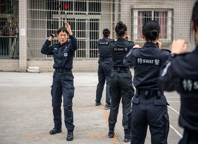 A SWAT Officer's Toughness and Gentleness | Women Power