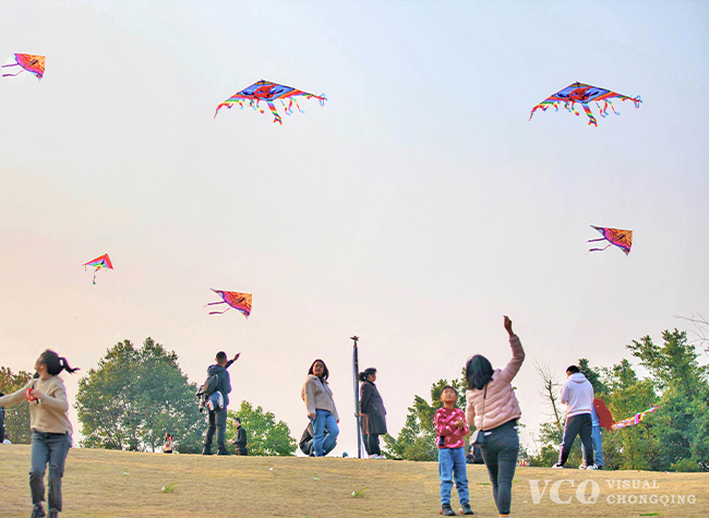 Visual Chongqing | Celebrating Spring by Flying Kites