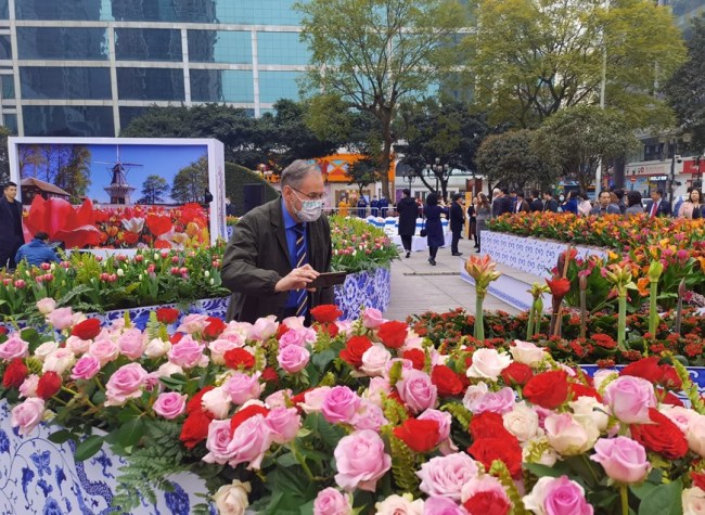 Netherlands Flower Installation Unveiled to Celebrate Relationship with China
