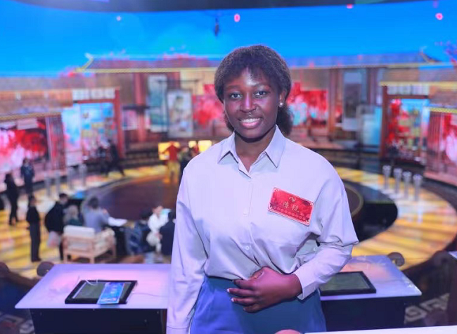 A Nigerian Girl's Bond with Chinese Poetry