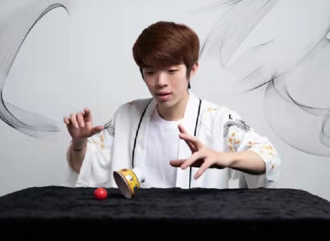 Chongqing Magician Shortlisted for World's Top Magic Competition