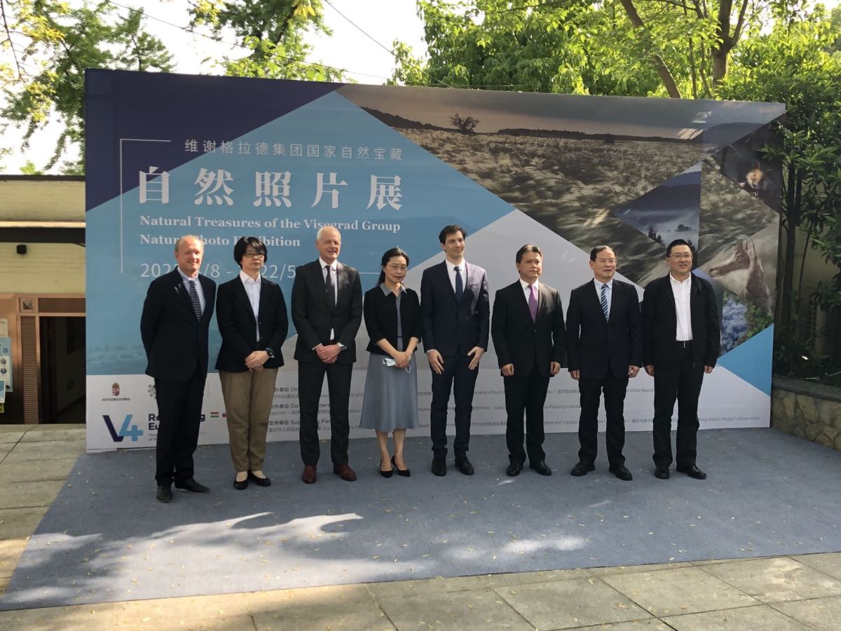 Various distinguished guests attended the event, including the CG's for The Netherlands, Japan, several local government representatives and the event hosts, local representatives of the V4 members.