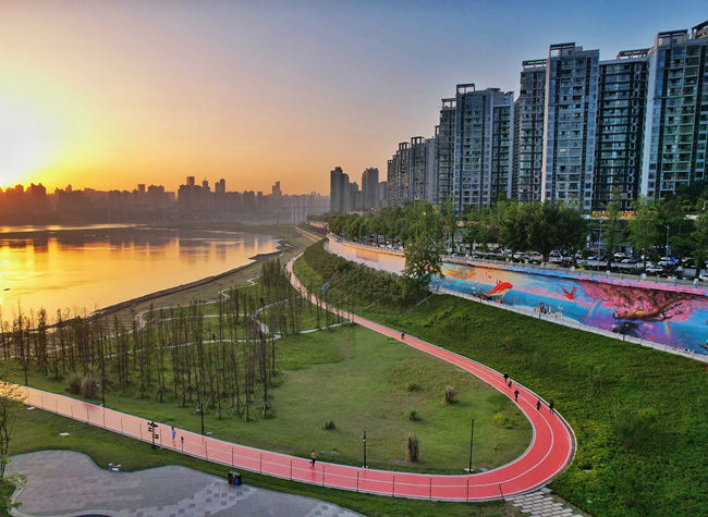 Visual Chongqing | Riverbank Trail