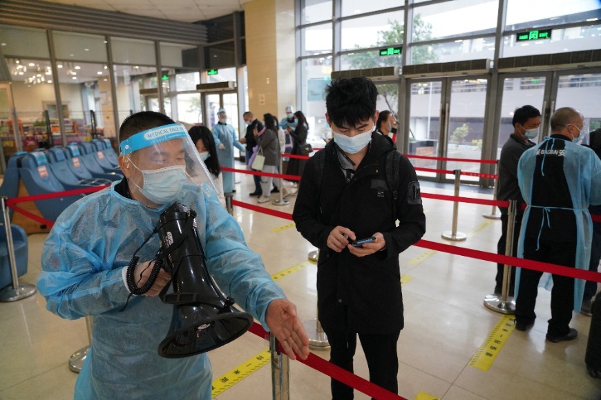 At Chongqing's Sigongli interchange hub, passengers must show the Yukang code and Travel Code to enter the station.
