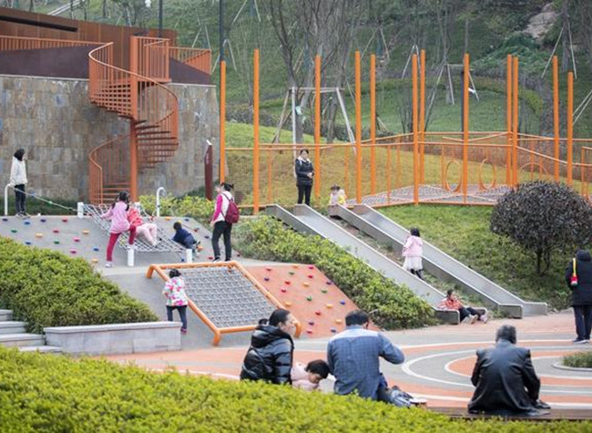 Hongyan Park Awaiting You to Admire Attractions and Dive into Local Culture