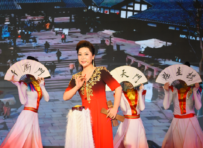 On-Site Folk Art Show Curtains up in Chongqing