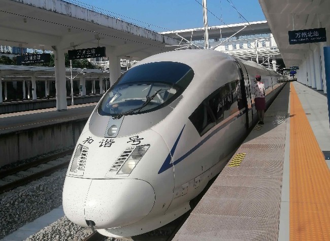 Running at 435km/h, China's New Fuxing High-speed Train Sets World Record