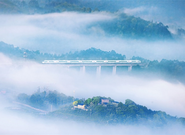 Visual Chongqing | Foggy Mountains