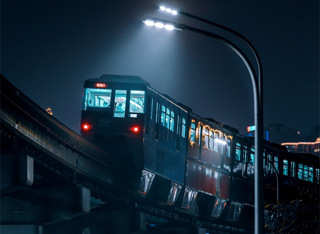 Visual Chongqing | A Train at Night