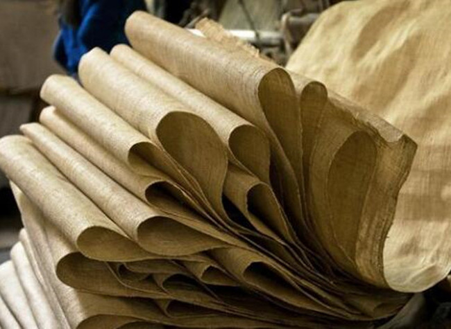 An Indian of Chinese Origin Helps Pass Down Ramie Linen Technique with Innovation