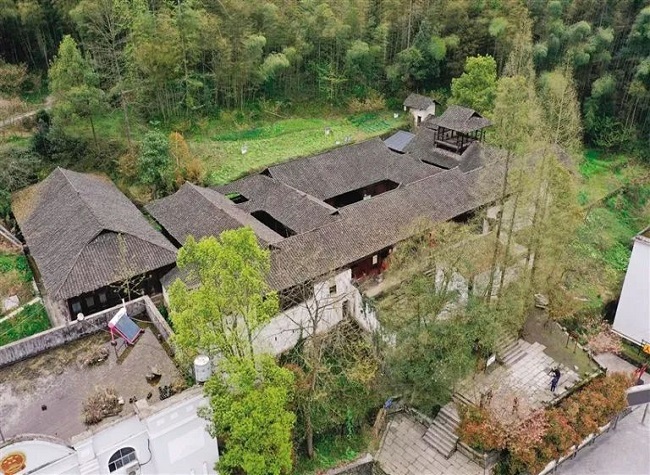 Explore 'Forbidden City' Hidden in the Mountains in Chongqing