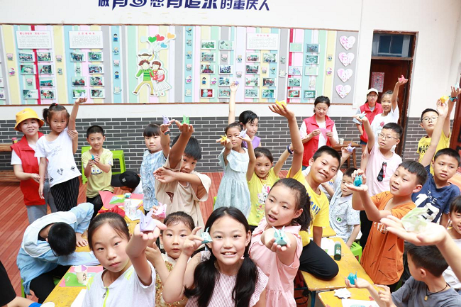 Rural Children in Chongqing, Reading Goes Beyond Books丨Rural Revitalization
