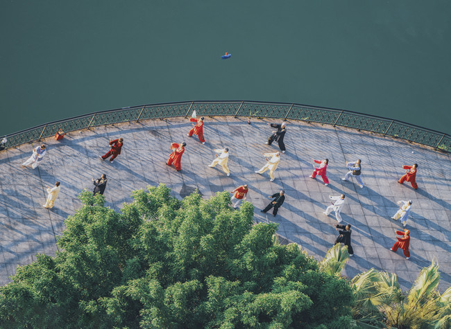 Visual Chongqing | Morning Exercises by the River