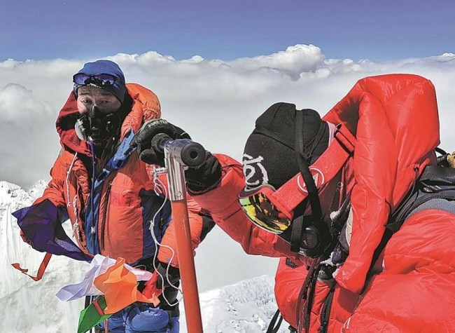 Highest Weather Station Set Up on Qomolangma