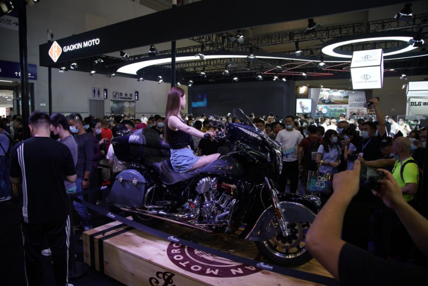 The large-displacement recreational motorcycle made in Chongqing was exhibited at the 19th China International Motorcycle Trade Exhibition.