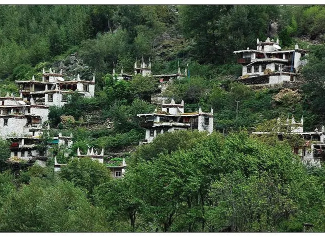 Audible | Mount Bayue, a Lotus Rising from a Golden World