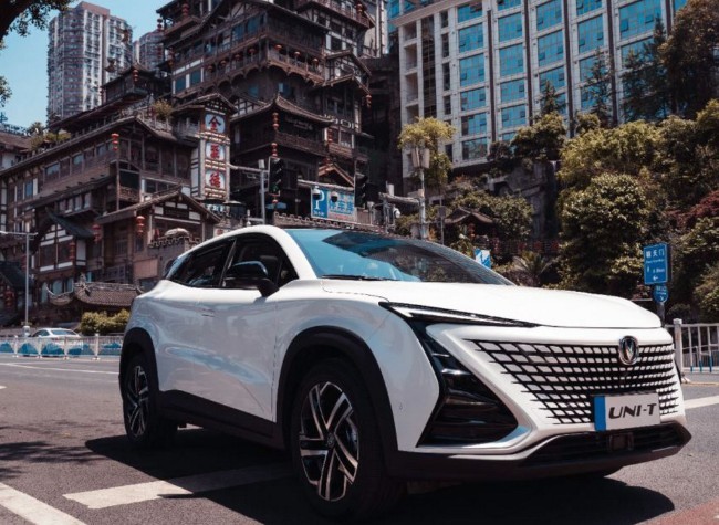 Chinese Young Expert Leads to Out-of-car Voice Interaction Revolution