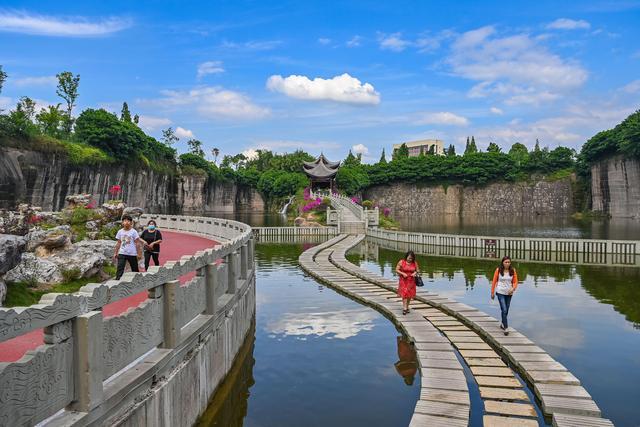 Old Mine Transforms into Clear Water Tourist Attraction