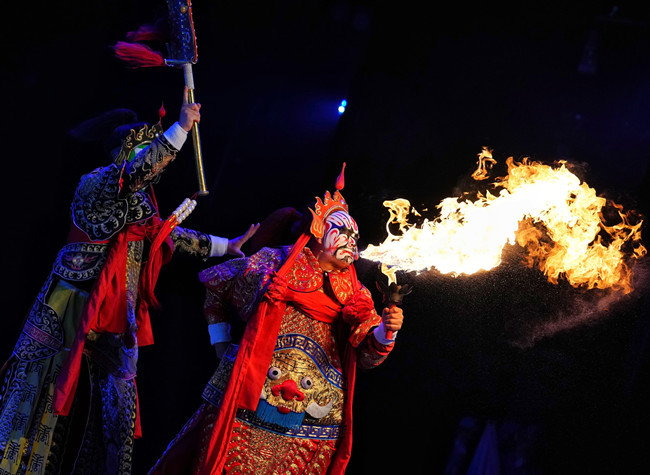 Online Livestreams Present Sichuan Opera to Overseas Audience
