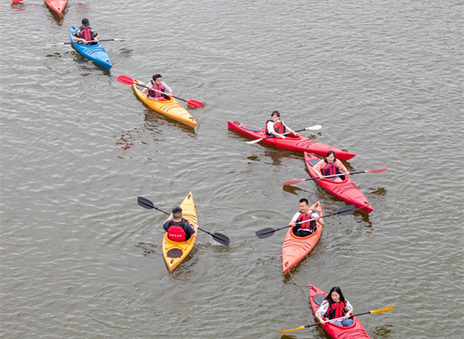 Visual Chongqing | Rainbow Boat