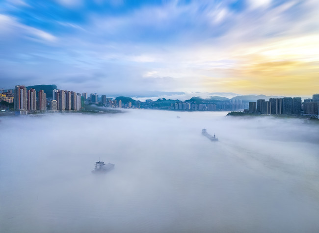 Visual Chongqing | Boat Trip on the Foggy Sea