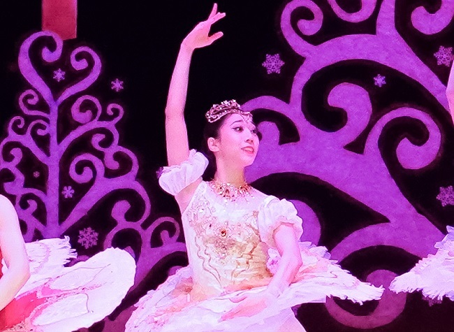 Sakura, a Thai Ballet Dancer Chases Her Dream in Chongqing