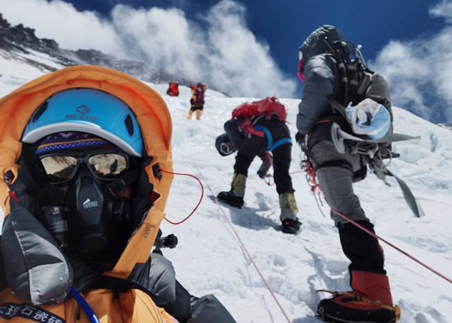 A 52 Year Old Lady Becomes China's Oldest Female to Summit Mount Everest