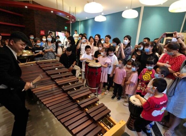Immersive Symphony Concert Made Wonderful Night for Chongqing Residents