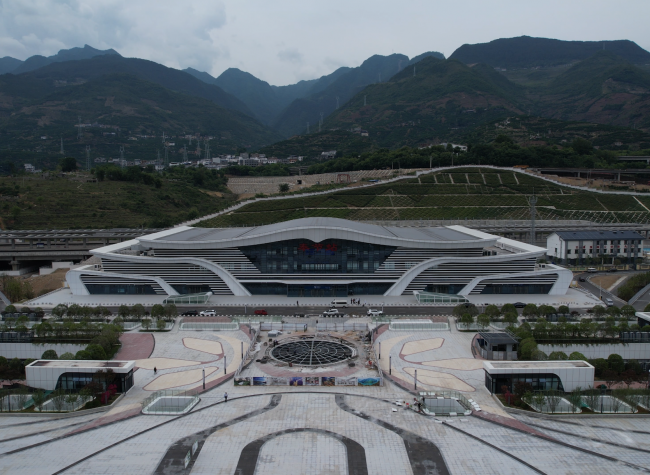 High-Speed Railway Stations Design Featured with Three Gorges Elements