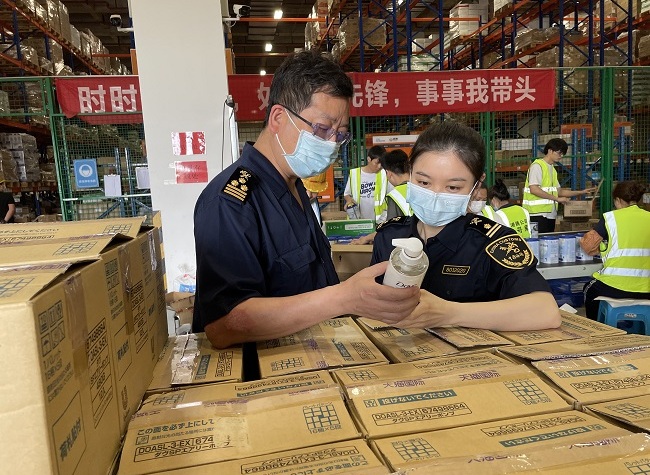 Chongqing Customs Helps E-commerce Firms Reduce Clearance Burden