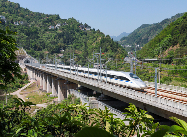 China's New High-speed Railway Brings 'Chongqing' to the Top of Travel APP