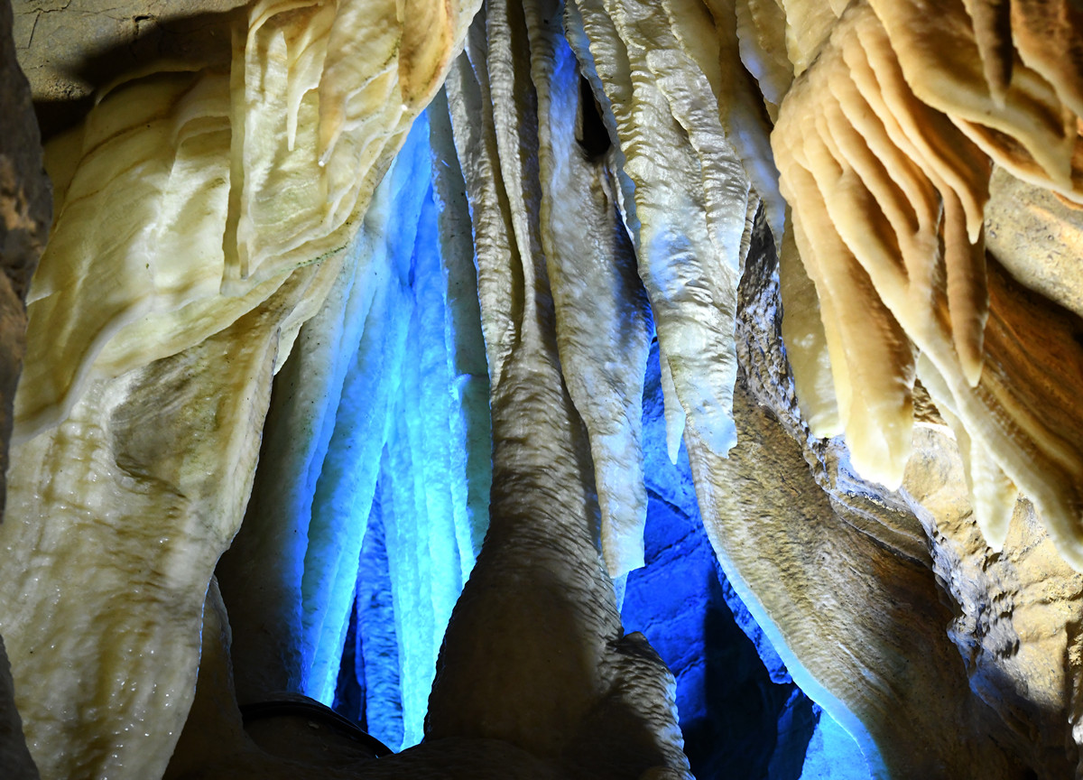 Discover Fengdu: Famous Mountain and Water, the County of Harvest