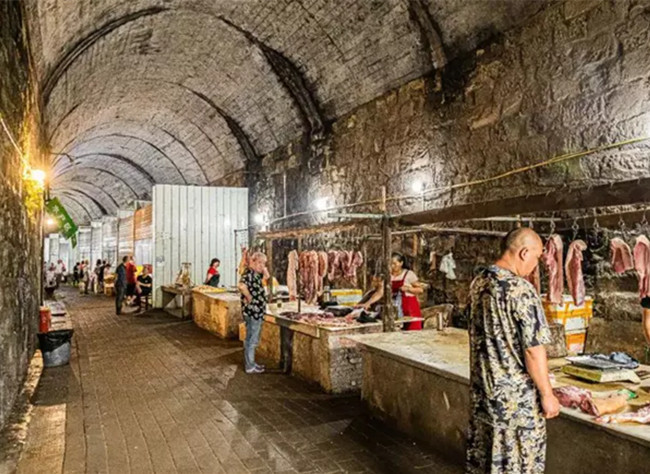A Cool Wet Market Hidden Inside a Tunnel
