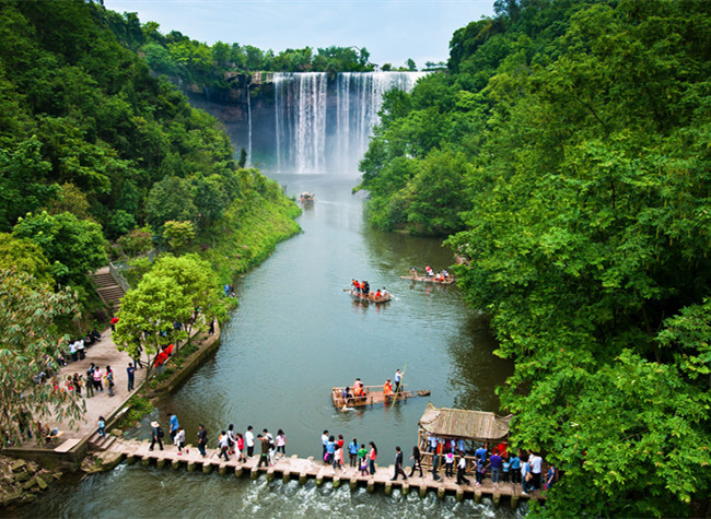 Traveling to the Three Gorges by High-speed Railway