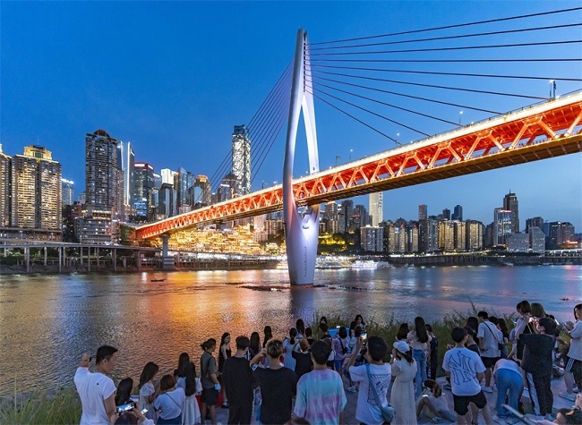 They Turn a Seasonal River Beach into a Nice Park Along the Yangtze River