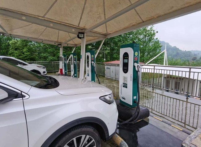How Does a Chinese City Work to Ease the Anxiety of Charging NEVs ?