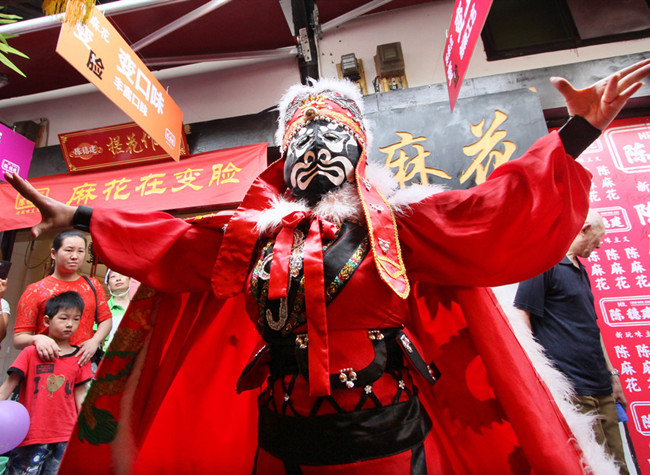 The 70-year-old Fan Club Brings a Private Sichuan Opera Troupe Back to Life