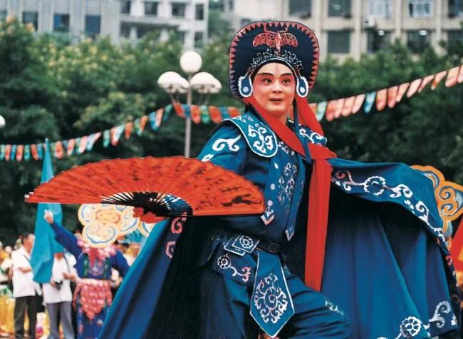 A Sichuan Opera Artist: Only by Inheriting Our Culture Can We Advance